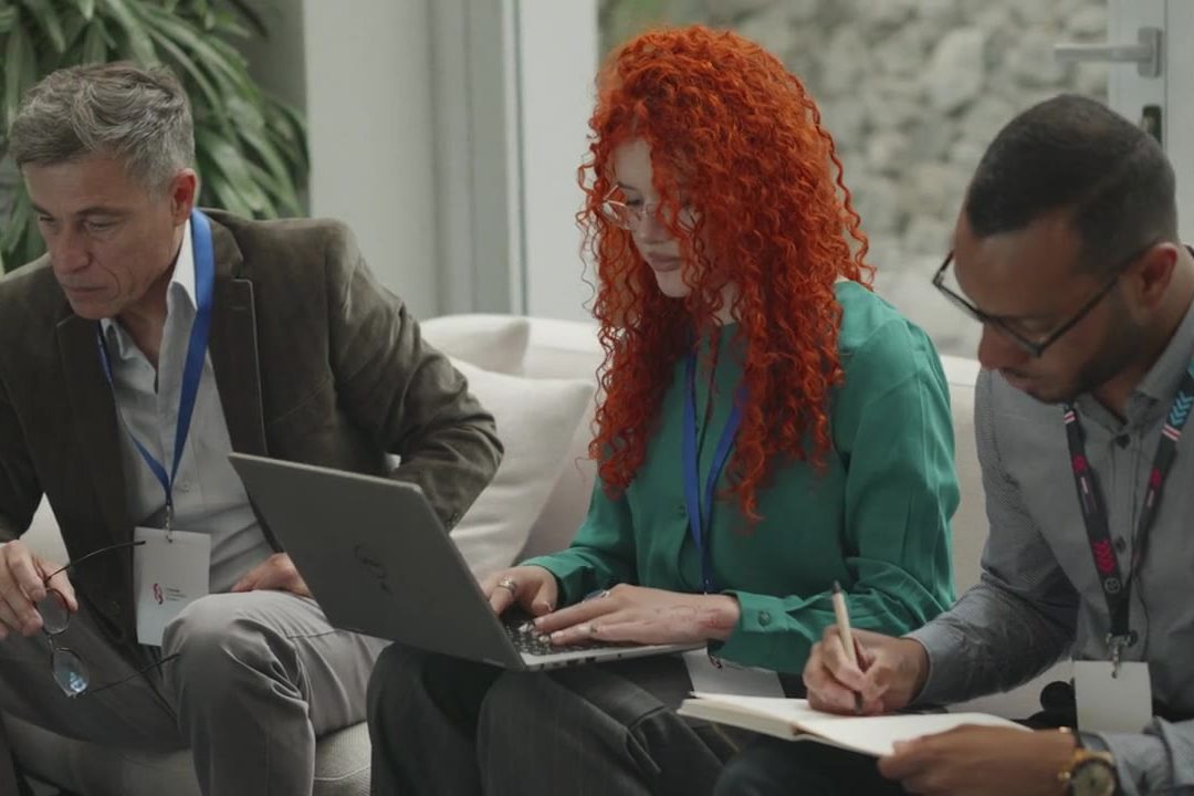 Producción audiovisual en reunión de trabajo